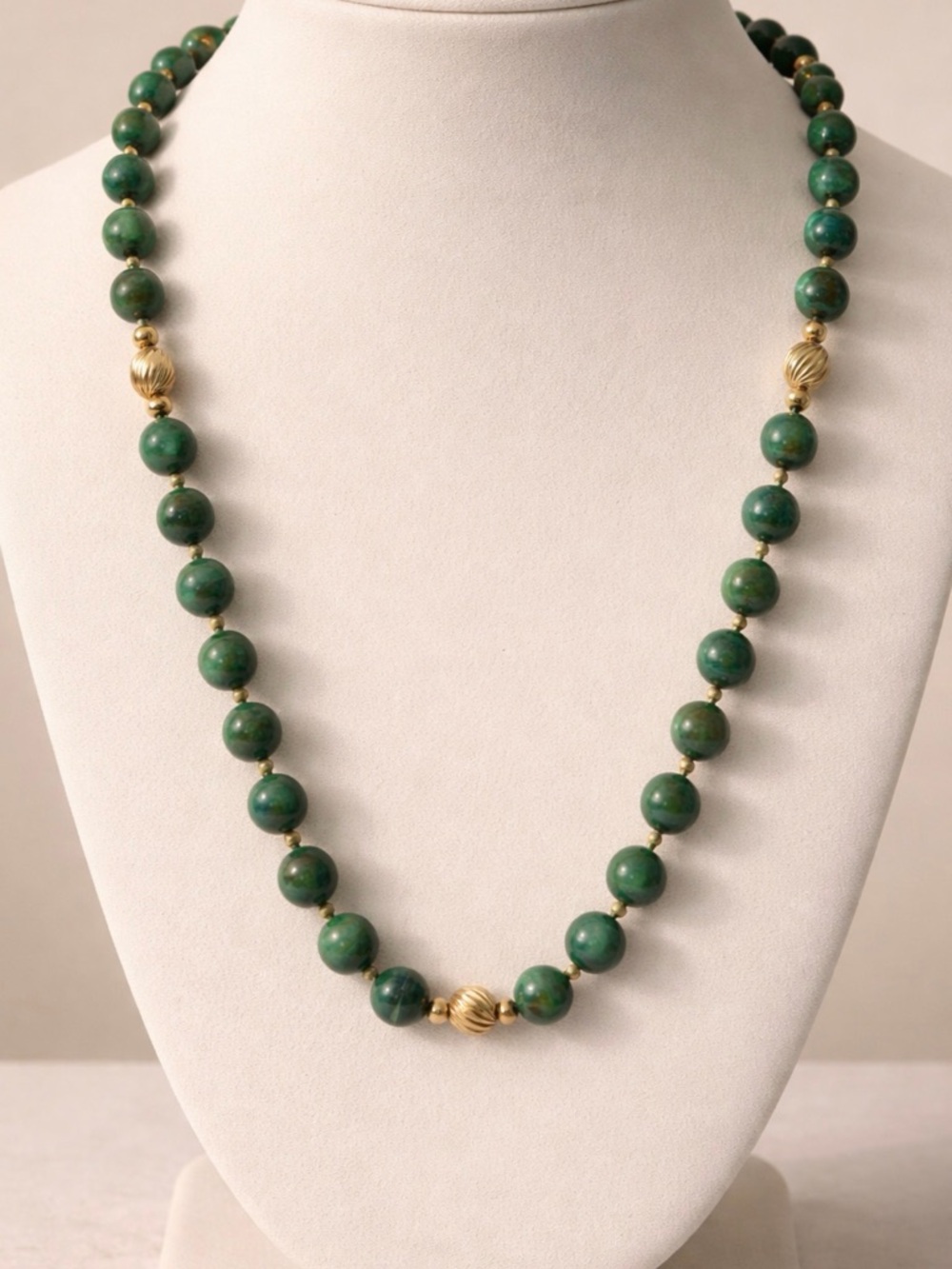 Vintage Emerald Green Beaded Necklace with Gold Accents